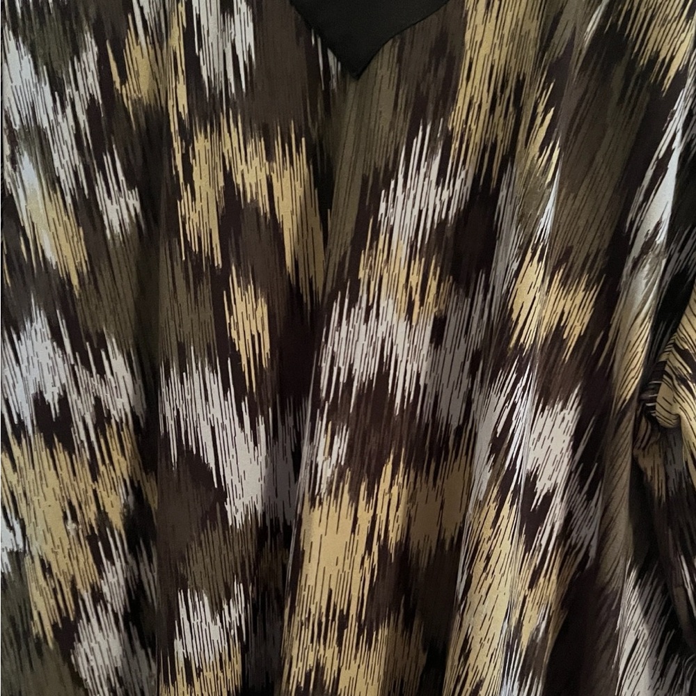 Belle by Kim Gravel Patterned V-Neck Top - Picture 6 of 6